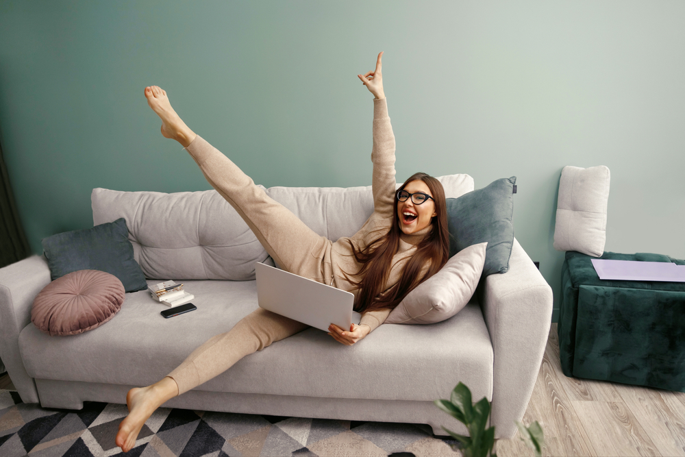 10 of the best online jobs to make at least $1k per month