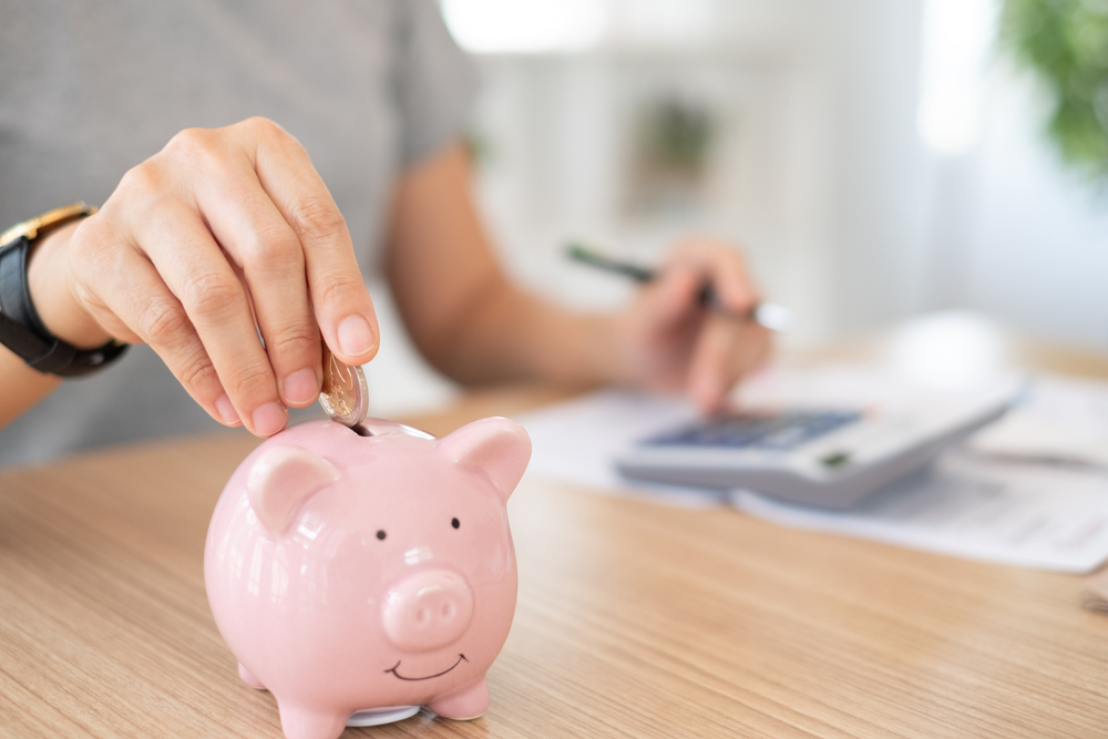 5 tactics to help control discretionary spending,, save money