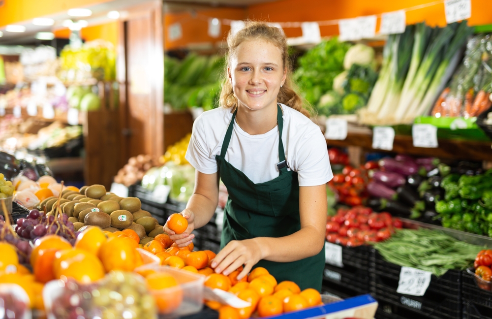 20 places that hire 14- and 15-year olds,, earn extra money