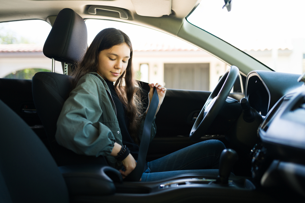 6 ways to lower car insurance premiums for teen drivers